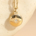 Goldene Münzkette mit Zirkonia-Stern-Gravur und strukturierter Perlenkante - Rund / Gold