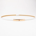 Sottile cintura bianca in pelle PU da donna con fibbia dorata lunga minimalista - Fibbia a Barra (19247) / Bianco