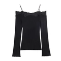 Détail du haut en maille noire à épaules dénudées avec dentelle et texture côtelée - S / Noir
