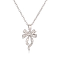 Collana minimalista in argento con ciondolo a fiocco per donna su sfondo bianco lucido - Argento