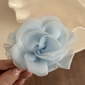 Elegante molletta per capelli a fiore in organza azzurro con petali a strati delicati - Pinza per capelli / Blu