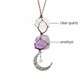 Détail de l'améthyste naturelle et du quartz clair avec breloques lune et étoile - Corde Marron + Cristal de Roche + Améthyste