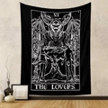 Detailaufnahme des schwarz-weißen Tarot-Wandteppichs Die Liebenden in Heimumgebung - 73X95CM / Die Liebenden / Gebürstetes Gewebe