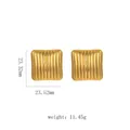 Detailed size and weight view of 18k gold geometric square earrings with wavy texture - Simple Wave Square Earrings