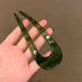 Épingle à cheveux en forme de U en acétate marbré émeraude avec logo doré - Épingle à Cheveux en U en Acétate Vert Profond (114#)