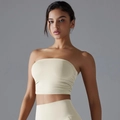 Détail du haut bandeau sans bretelles crème et leggings de yoga taille haute - S / Hauts / Ivoire Clair