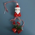 Handgefertigter Häkel-Weihnachtsmann-Anhänger mit roter Glocke und grünen Blättern - Weihnachtsmann Auto Anhänger