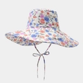 Détail d'un chapeau de soleil à large bord avec motif floral et jugulaire - Bleu Ciel Violet Orange Fleuri (Couleur 12#)
