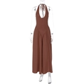 Detailansicht eines braunen Jumpsuits mit tiefem V-Ausschnitt und weitem Beinverlauf - S / Braun