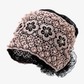 Turbante elegante in pizzo floreale con ricami rosa e perle per donna - M (56-58cm) / Rosa