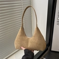 Sac à épaule minimaliste en daim kaki au design vintage avec des pieds en métal - Kaki