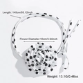 Weißer Chiffon Polka Dot Rosen Choker Halskette mit langem Band und 10cm Blumen Detail - Beige Gepunktet