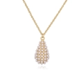 Vue détaillée du collier pendentif goutte d'or serti de micro perles blanches fines - Collier Goutte d'Eau Doré