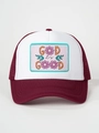 Detalle del parche bordado God is Good en gorra trucker de malla burdeos y blanca - Ajustable / Burdeos
