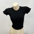 Κοντινή λήψη μαύρου αθλητικού T-shirt από modal με στενή εφαρμογή και στρογγυλή λαιμόκοψη - XS / Tops / Μαύρο