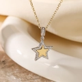 Elegante collana dorata con ciondolo a stella in pavé di zirconi e dettaglio a stella doppia - Ciondolo a Stella (24600)