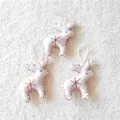 Tre decorazioni natalizie a renna in feltro bianco con cuciture rosse e ricami a fiocco - Set da 3 Pezzi Renna