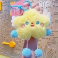 Llavero de estrella de peluche amarillo con pompones azules y alitas para mochilas - Amarillo