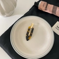 Minimalistische haarklem van hars in schildpadmotief met een gouden metalen clip - Donker Schildpad