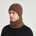 Set berretto e sciarpa da uomo in maglia marrone caramello per l'inverno - Cachi