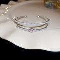 Dettaglio del bracciale a doppio strato in argento con cuore rosa e zirconi brillanti - Argento-Cuore d'Amore Rosa (36#HB3099)