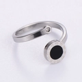 Anillo ajustable de acero inoxidable con números romanos y dije con incrustación negra - US 6 / Color Acero