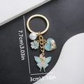 Blauw-roze vlinder sleutelhanger met zinklegering bloem en accenten van parels - Meerblauw Hart Vlinder (ER725)