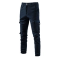 Pantaloni cargo classici blu scuro da uomo con tasche multiple su sfondo bianco - EU 38 / Blu Notte