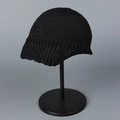 Nahaufnahme der detaillierten atmungsaktiven schwarzen Strickstruktur der Sommerfliegermütze - M / Schwarz