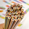 Lápices de colores arcoíris con núcleo multicolor y cuerpo de madera natural para dibujo - Sin afilar / Línea recta multicolor
