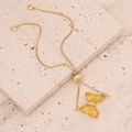 Detail eines 18K Gold Schmetterlingsanhängers mit gelben Flügeln und Zirkonia Steinen - Gelb