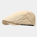 Primer plano de gorra plana caqui con costuras de contraste y tejido con textura - Beige