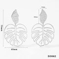 Orecchini a foglia di monstera in acciaio argentato con dettaglio ovale strutturato - Stile Foglia d'Argento (D3062)
