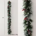 2m Weihnachtsgirlande mit verschneiten Kiefernnadeln, Zapfen und roten Beeren (1,76kg) - 2M Weiß getauchte Kiefernzapfen Girlande