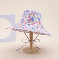 Floral double-sided sun hat in beige with blue and pink flowers and windproof strap - Flower / Red and Blue