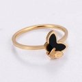 Elegante anillo de mariposa dorado con incrustación de ónice negro y diseño de metal mate - US 6 / Dorado