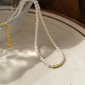 Elegante collana di mini perle da 2mm con catena d'oro regolabile e ciondolo a goccia - 3mm Bianco