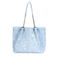 Inktblauwe denim shopper met kettingriem en metalen klinknagels op witte achtergrond - Inktblauw