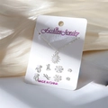 Parure de bijoux en cristal argenté avec collier tournesol et quatre paires de boucles - Carte Blanche-Collier Soleil Flocon Argenté et 4 Paires de Boucles d'Oreilles (Feuille/Étoile/Flocon/Fleur)