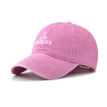 Dettaglio del ricamo Los Angeles su berretto da baseball rosa vintage lavato - Regolabile / Rosa