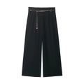 Detail van zwarte broek met hoge taille, gouden kettingriem en luxe kostuumstof textuur - S / Zwarte Broek