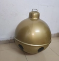 Dettaglio di una grande campana di Natale gonfiabile dorata con robusta maniglia superiore - Senza Fiocco / 45cm
