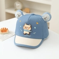 Dettaglio del cappellino neonato con orecchie 3D e simpatica toppa con orsetto - 48cm (Consigliato per 5-18 mesi) / Blu