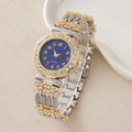 Gros plan d'une montre à quartz bicolore pour femme avec un cadran en pierre bleu marine - Cadran Bleu Décor Fleur Or-Argent (6)