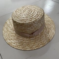 Sombrero de paja clásico de copa plana en amarillo claro con una cinta champán - M (56-58cm) / Paja De Trigo Con Lazo