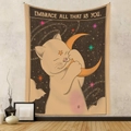 Dettaglio arazzo con gatto che abbraccia la luna crescente e testo ispiratore - 73X95CM / GT220402 (Embrace Moon Cat)-Brushed