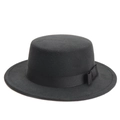 Vue détaillée du chapeau de feutre noir avec ruban côtelé et nœud sur fond blanc - 57cm (Cordon Réglable) / Noir