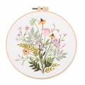 Kit da ricamo fai-da-te con bouquet di fiori di campo in telaio circolare di legno - S838 Cespuglio di Fiori (Rosa)