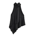 Détail d'un haut en satin noir à col bénitier et ourlet drapé asymétrique élégant - Noir