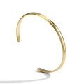 Minimalistisches goldenes C-förmiges Armband mit glänzender Oberfläche und offener Manschette - Gold